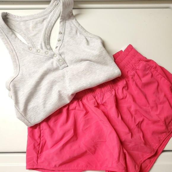 Aerie Outfit Gray Tank And Pink Shorts - Picture 2 of 7